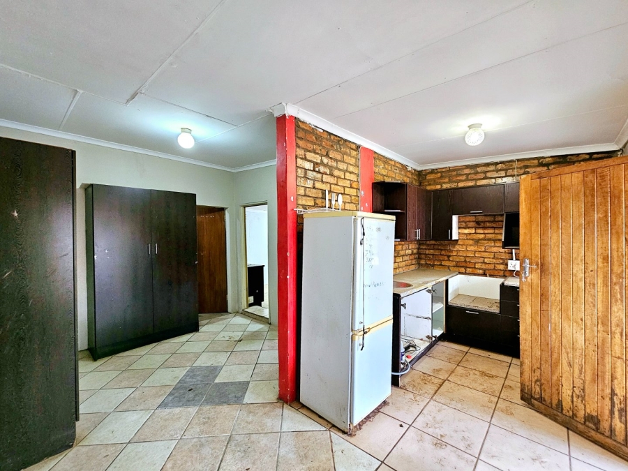 6 Bedroom Property for Sale in Bloemfontein Rural Free State